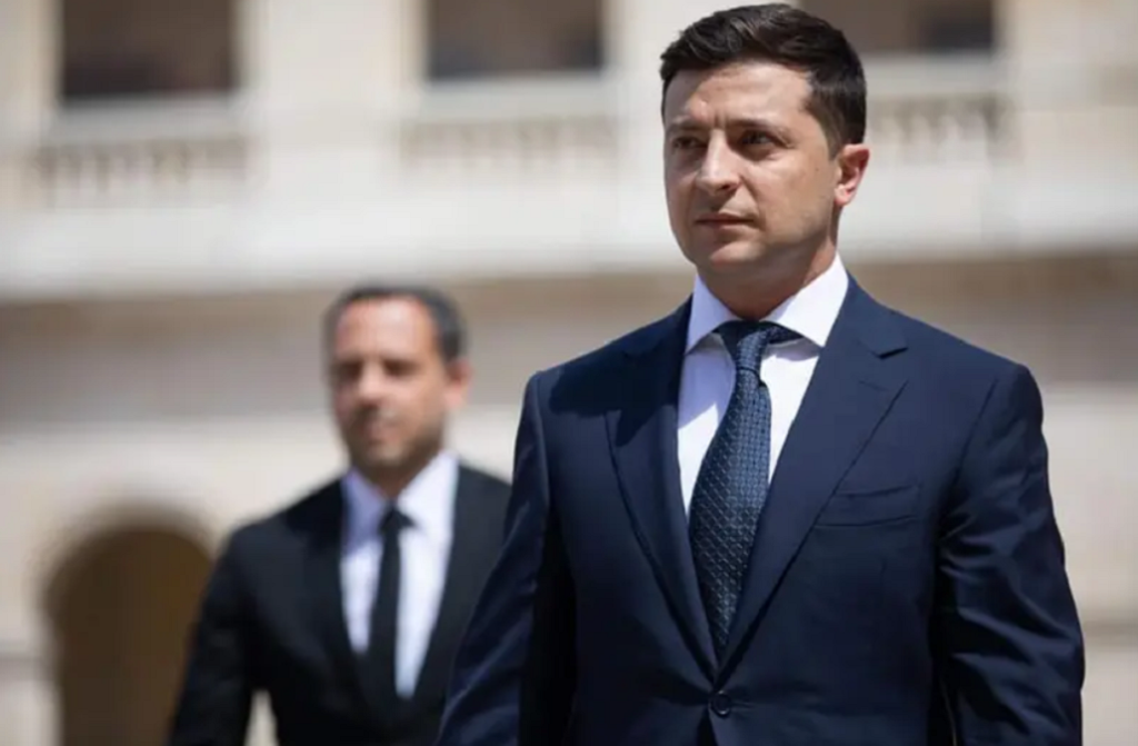 “Burri më seksi dhe më i guximshëm në botë”! Zelensky kthehet në “sex symbol” zelensky1