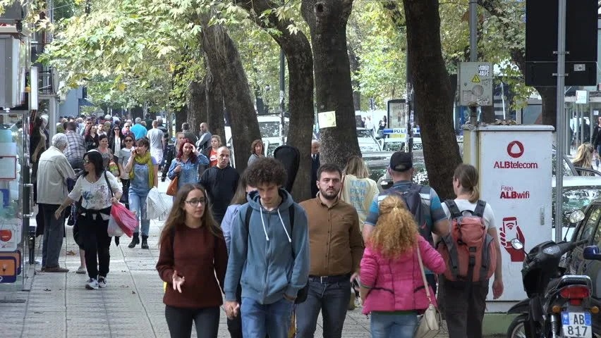Familjet shqiptare më pesimiste se kurrë më parë për situatën e tyre financiare 1 3