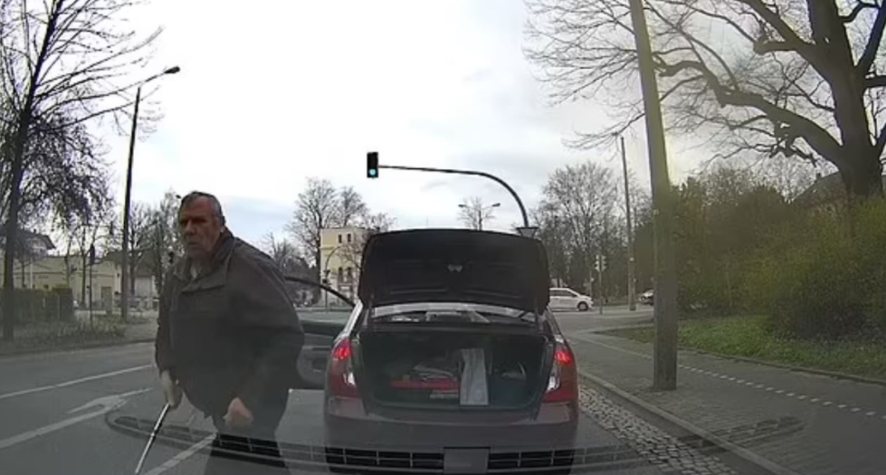 VIDEO/ Prifti sulmohet nga shoferi rus në Gjermani: Hiqe flamurin ukrainas 1