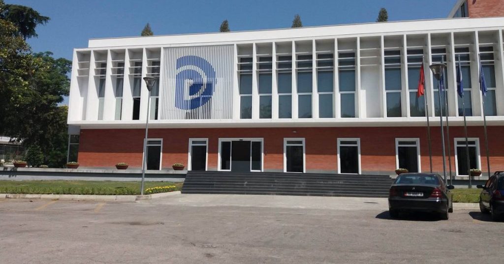 Fillon procesi i votimit në 6 degë të PD, ja kandidatët që garojnë 1200 630 selia PD 1 1024x576 1