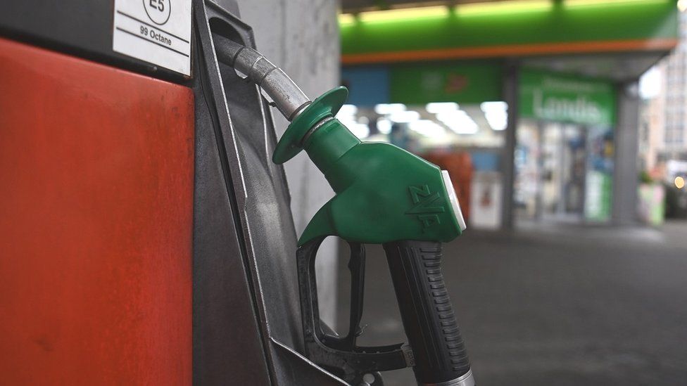 Nafta bie ndërsa benzina shënon rritje, ja si kanë ndryshuar çmimet e karburantit sot 123632459 hi074108674