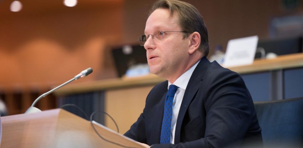 “I zhgënjyer që ende flasim për negociatat me Shqipërinë”, Varhelyi: Shtyrja e integrimit të Ballkanit s’është në interes të BE 20191114PHT66502 pl
