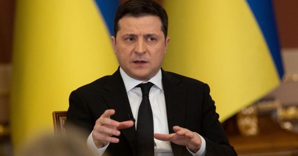 “Torturë për të gjithë kombin”, Zelensky: Fajtorët do të futen në Librin e Ekzekutuesve 2022 01 28T162637Z 1102363019 RC2G8S9MT3HQ RTRMADP 3 UKRAINE CRISIS PRESIDENT 1068x561 1