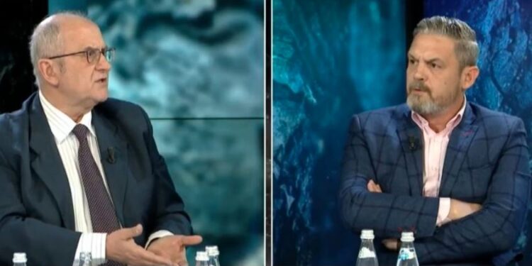 “Je i trashë, mos bëj defiçentin”, Dudushi i përvishet Vasilit: Aman, vetëm, ti mos fol për lekë… 2179B0A4 C30A 4952 8456 924A6D96F34E