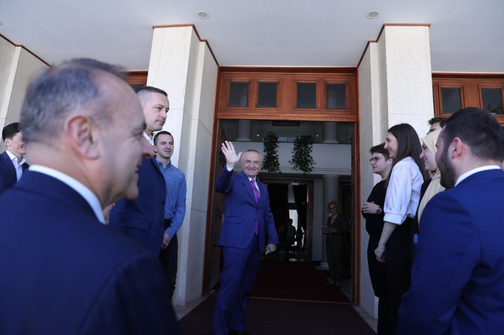 "Rinia të marrë në dorë fatet e saj". Meta thirrje të rinjve: Ka ardhur koha për një zgjim 5 278273317 529280918567148 2196937090717648843 n