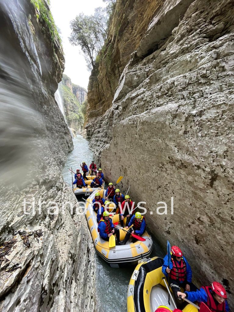 Dy deputetet socialiste arratisen për rafting në fundjavë 1 278389442 10225873571453470 8605507923949917389 n