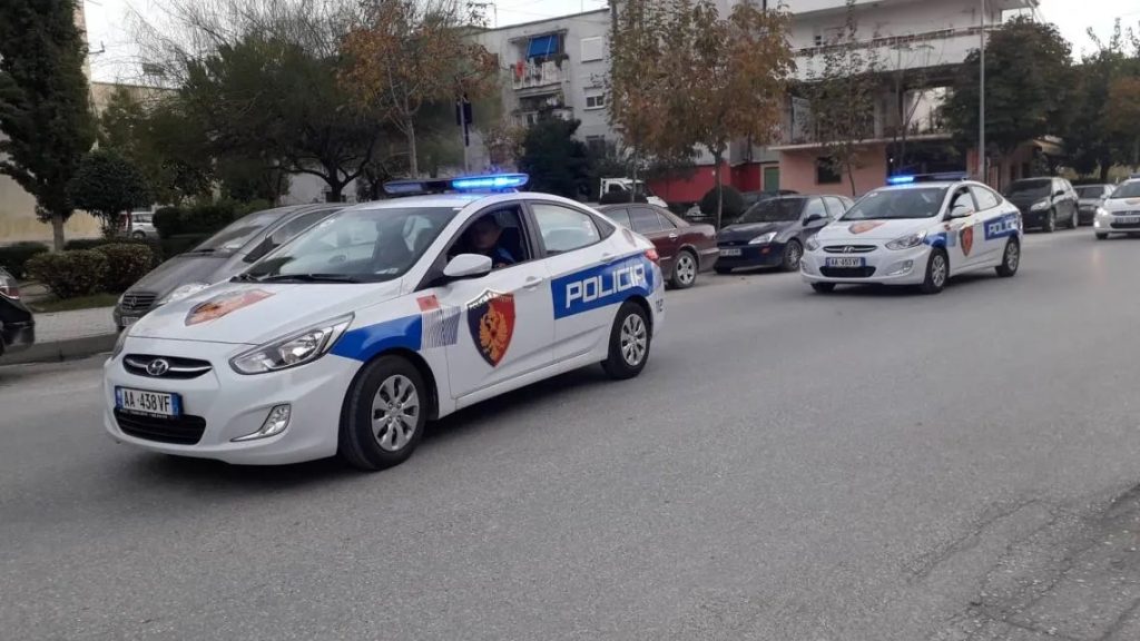 Dogji 2 makina në Vlorë, bie në pranga autori 31-vjeçar 46689621 215649472669031 2642248113674256384 n