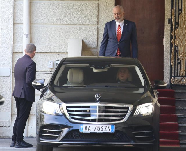 Rama heq dorë nga GMC-ja, fotografohet teksa lëviz me këtë llojë automjeti 1 640 0 625eb74d999fd