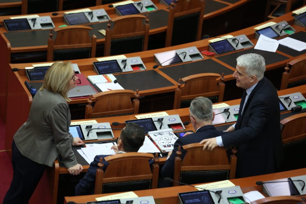 Deputeti i PS toni gogu