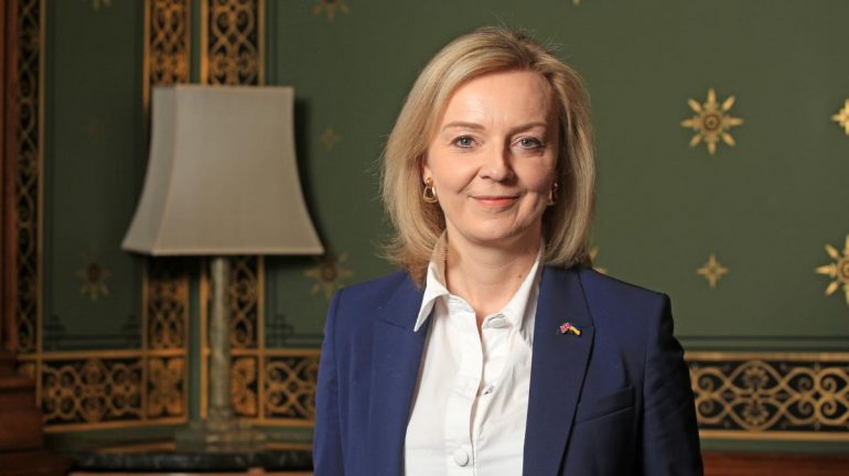 Liz Truss jep dorëheqjen si kryeministre e Britanisë Lizz Truss 1 770x432 1