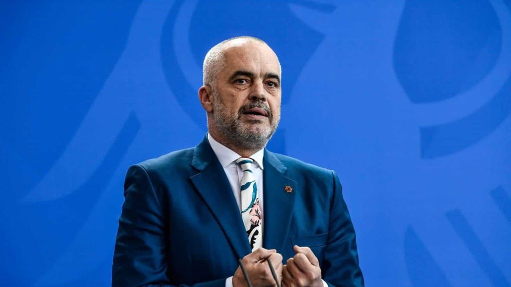 “Ta shpërbleftë Allahu”, Rama dorëzon çelësat e banesave të reja: Fjalën nuk e jap kot… Rama EPA Filip Singer e1557830164422