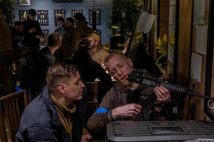 FOTOT / Brenda një njësie të fshehtë ukrainase: Rusët na kthyen në vrasës 2 UKRAINE 2 1