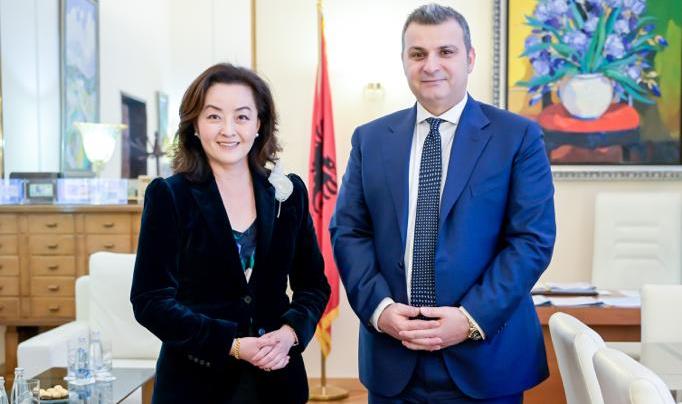 Ambasadorja Kim uron Guvernatorin Sejko për rizgjedhjen në krye të BSH WhatsApp Image 2022 04 15 at 6.04.16 PM