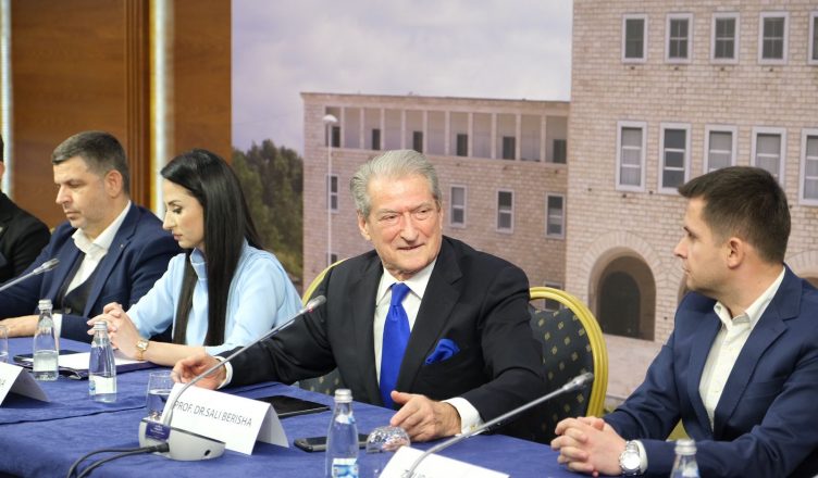 Berisha sulmon Rektorin e Universitetit të Tiranës: Ish-hetues i diktaturës, çfarë ndodhi me projektin e Kampusit acdbc258 3193 455f b4b1 076d6912280c 752x440 1