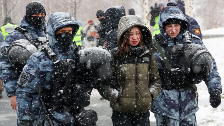 Nuk ndalen protestat kundër luftës në Rusi, qytetarët sfidojnë temperaturat nën zero arr 770x433 1