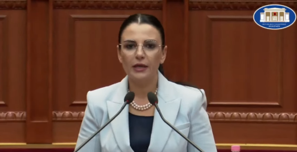 Ministrja Balluku po fliste për çmimin e energjisë elektrike, ikin dritat në Kuvend belinda