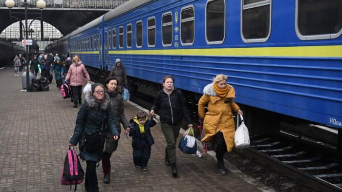 Forcat ruse sulomojnë 5 stacione treni në Ukrainë, raportohet për viktima bpm