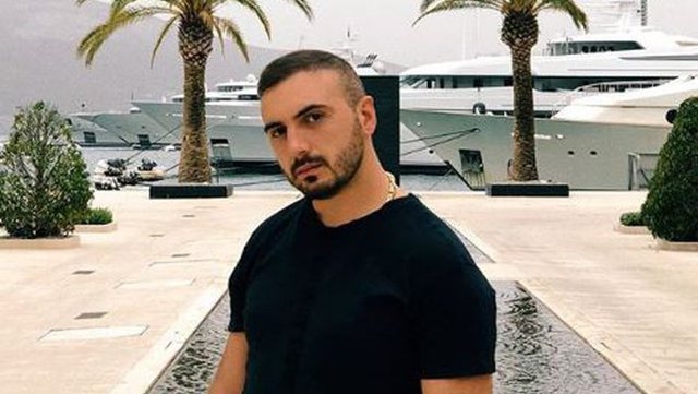 “Ka bërë seks në ballkon dhe e ka regjistruar”, zbardhet dosja e Prokurorisë për këngëtarin e njohur shqiptar gjikoi