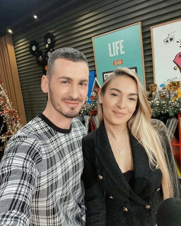 Ja si reaguan Isli dhe Ori teksa dikush i quajti "çift" në mes të emisionit 1 hibibgujbvuibuvhbjkbnjk n n 620x775 1