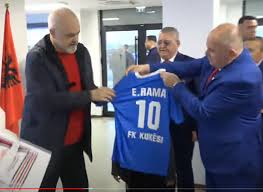 Video/ Rama dhe Duka bëhen bashkë në inagurimin e stadiumit të ri të Kukësit images 2