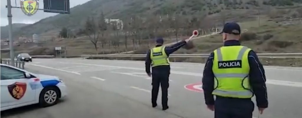 Gjirokastër/ Aksioni i policisë çon 1 shofer në burg dhe heq 7 patenta për shkelje të kodit rrugor korce
