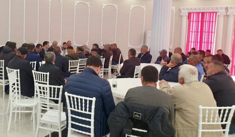 PD “vlon” nga debatet, Basha takon demokratët në Rrogozhinë lului 752x440 1