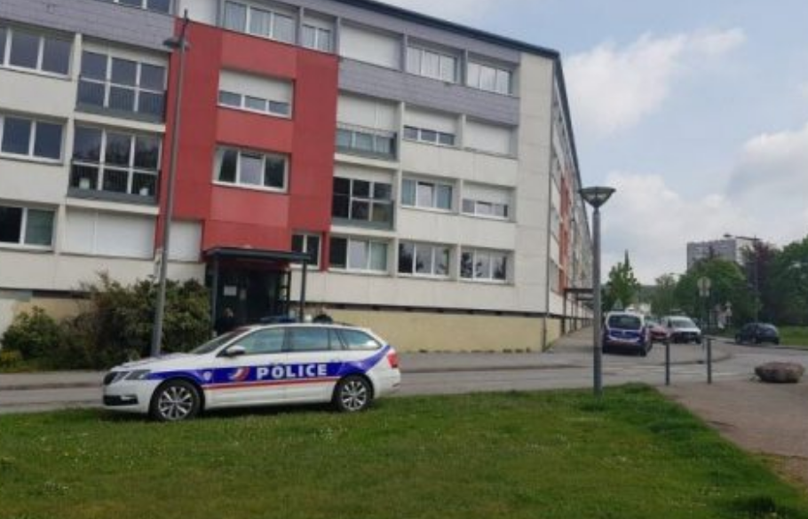 Çifti shqiptar gjendet i vdekur në banesë, prindër të 7 fëmijëve paint