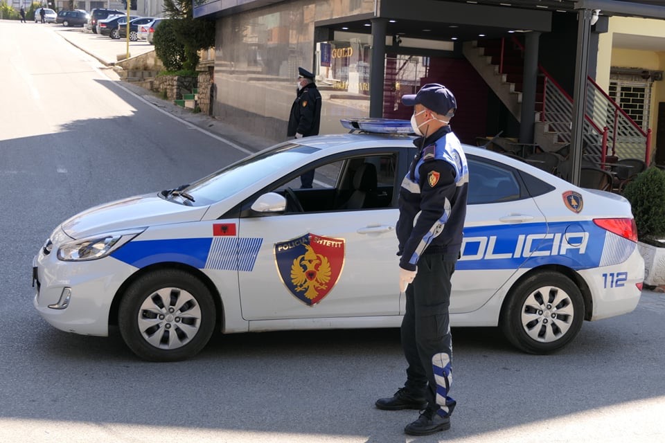 Librazhd/ Goditje grushtash, sherr i ashpër mes 2 grash policia librazhd