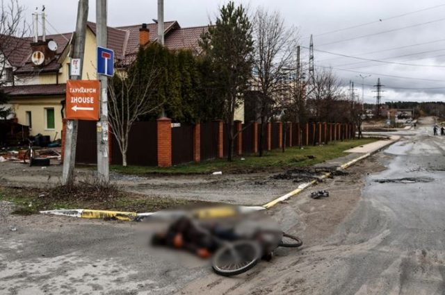 Pamje të dhimbshme/ Periferia e Kievit e përgjakur, dhjetëra civilë të pajetë të shtrirë nëpër rrugë 1 s 640x425 1