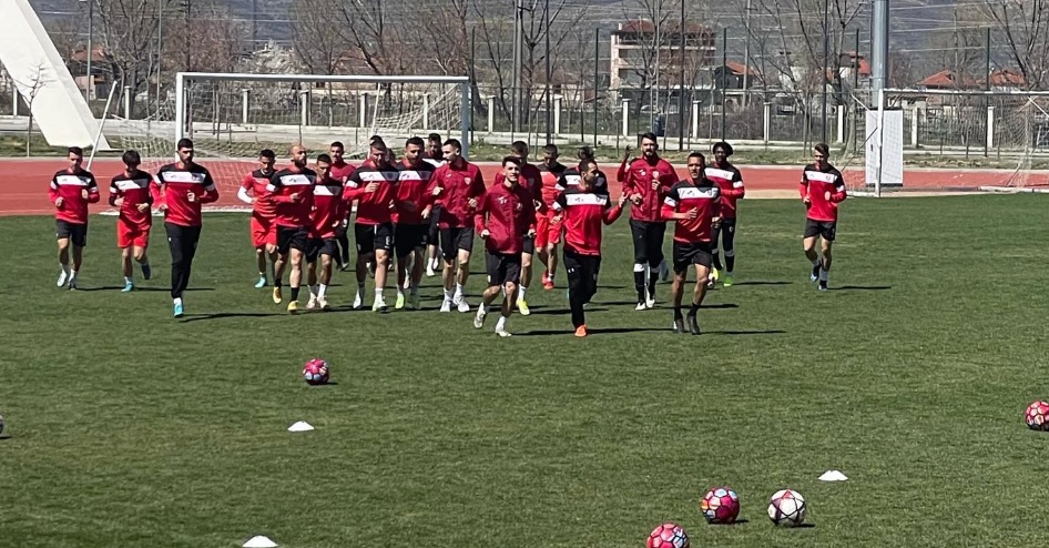 Problemet s’kanë të mbaruar tek Skenderbeu, përplasje mes futbollistëve skenderbeuuuuu