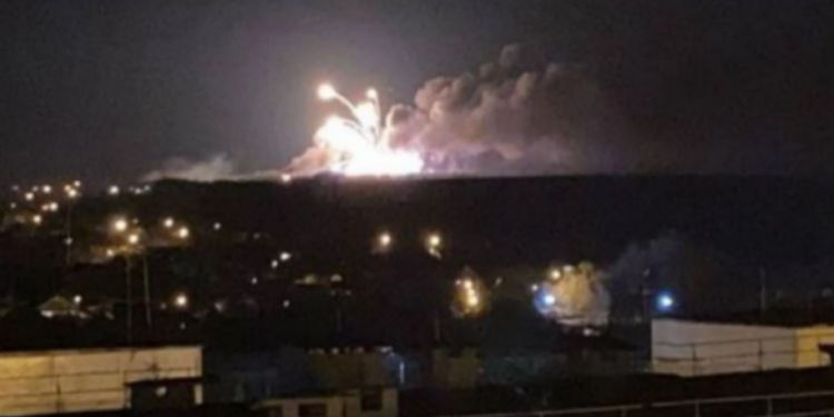 Ushtria ukrainase e godet me predhë, shpërthen në flakë helikopteri sulmi 10 750x375 1