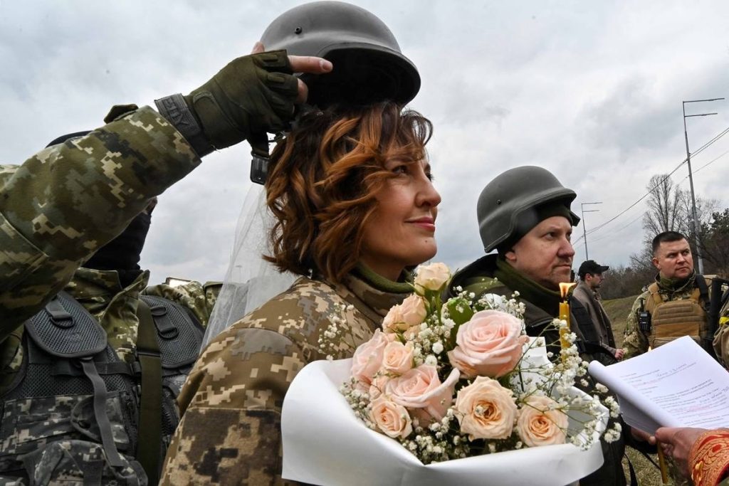ukraine soldiers wedding AFP x800
