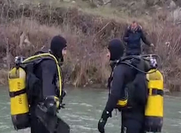 Ende asnjë gjurmë e 10-vjeçarit që e mori rrjedha e lumit, topi gjendet 20 kilometra larg fshatit ww
