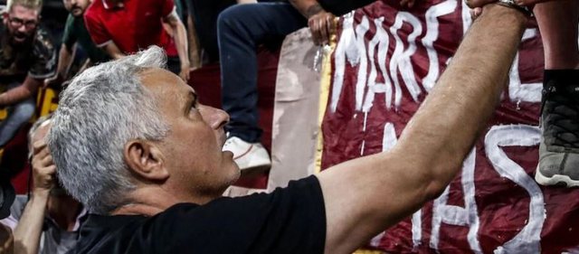 Mourinho për shqiptarët: Janë një popull i veçantë, e meritojnë finalen 640 0 628d0017e6161