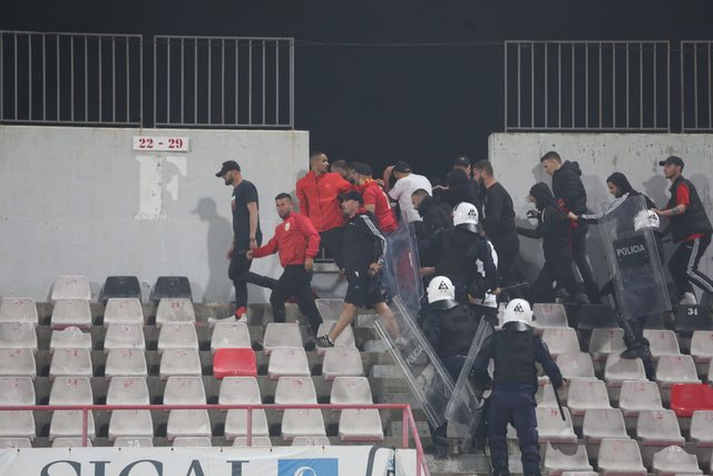 Shkatërruan stolat në “Elbasan Arena”, 2 të arrestuar 640 0 img 20220507 wa0108 1651952226