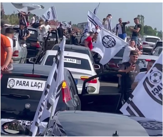 VIDEO/ Tifozët e Laçit bllokojnë rrugët me makina luksoze para finales së Kupës 640 0 screenshot 4 51 1654010120