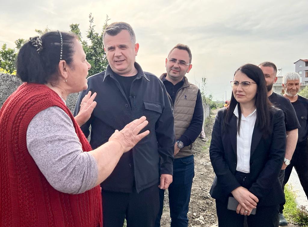 "Kur del Berisha dua të thyej televizorin”, Balla i përgjigjet qytetarit në Lushnjë: Tv bën më shumë, Saliu s'i hyn në punë askujt 2 936f8526 e155 47f2 acb9 a2a3837cfe53
