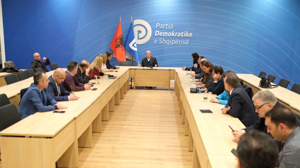 “Rithemelimi” reagon ndaj vendimit të PPE që i hoqi PD-së të drejtën e votës në Kongres Berisha1