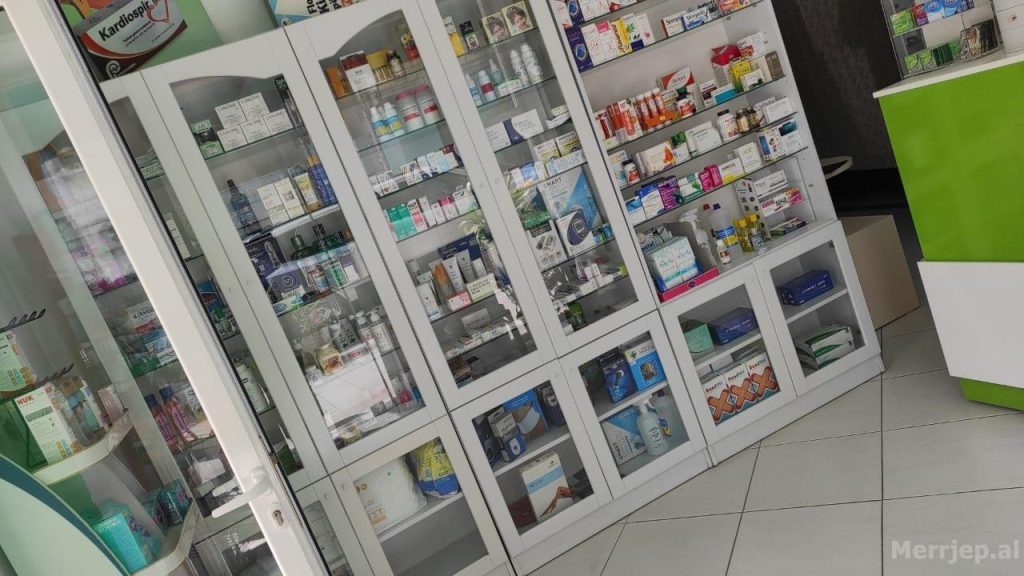 Grabitet një farmaci në qëndër të kryeqytetit Farmaci