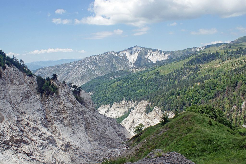 Ishte shpallur i zhdukur prej disa ditësh, gjendet një person i pajetë në malin e fshatit Trebisht Mali Bardhe