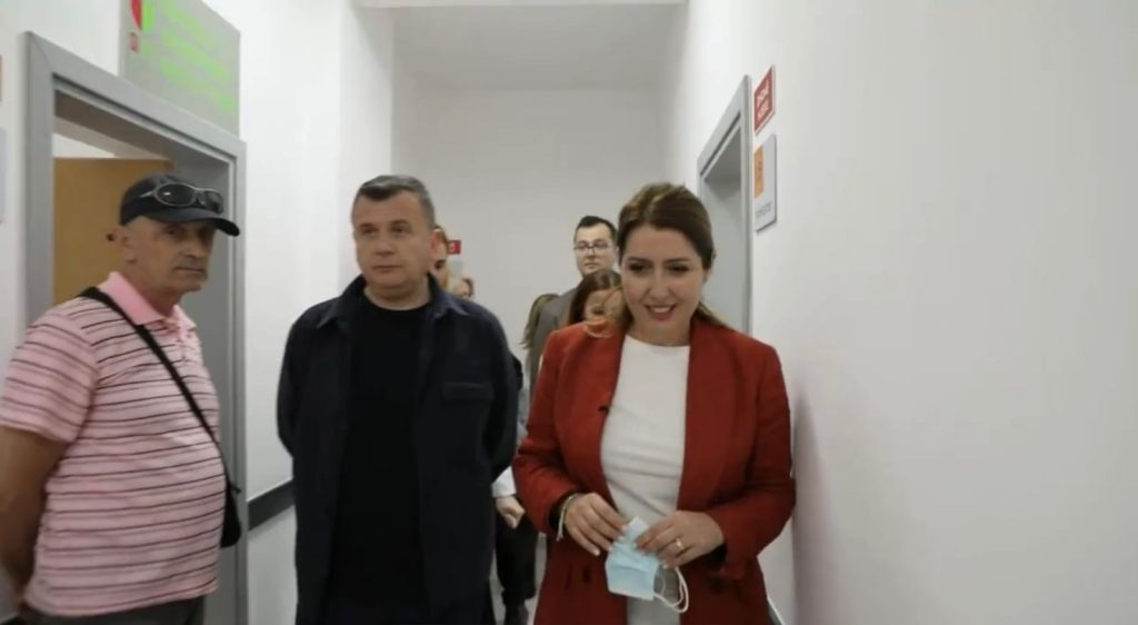 Qendër e re shëndetësore për 15 mijë banorë të Fierit, Manastirliu dhe Balla inspektojnë ambientet e saj WhatsApp Image 2022 05 06 at 12.48.58 PM