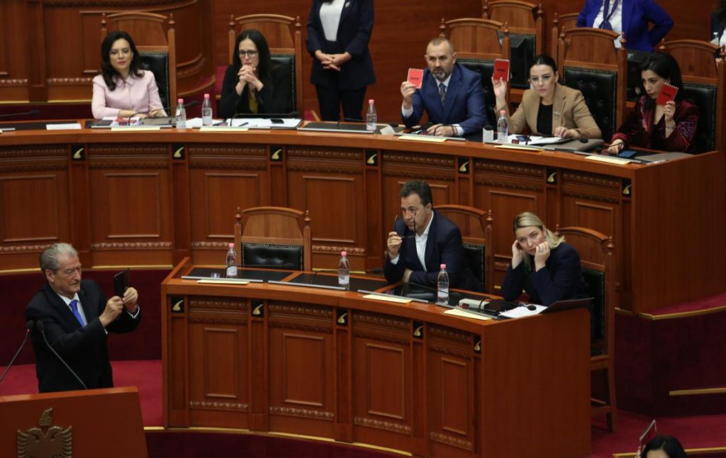 FOTOT/ Maxhoranca rrëzoi rezolutën për gjenocidin në Srebrenicë, ja veprimi i Berishës 2 WhatsApp Image 2022 05 12 at 10.53.48 AM 2 2
