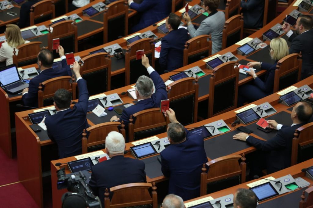 FOTOT/ Maxhoranca rrëzoi rezolutën për gjenocidin në Srebrenicë, ja veprimi i Berishës 4 WhatsApp Image 2022 05 12 at 10.53.49 AM 2 2