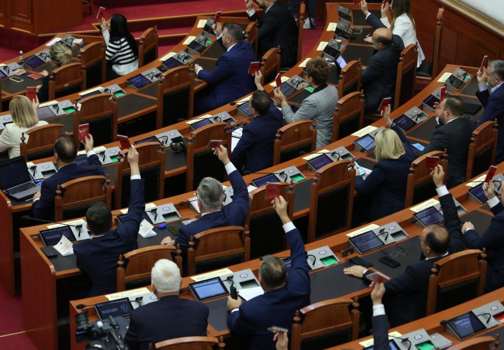 FOTOT/ Maxhoranca rrëzoi rezolutën për gjenocidin në Srebrenicë, ja veprimi i Berishës 3 WhatsApp Image 2022 05 12 at 10.53.49 AM 3