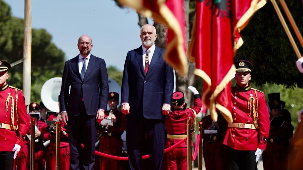 Çështja e negociatave/ Charles Michel mbërrin në Tiranë, pritet nga kryeministri Rama WhatsApp Image 2022 05 20 at 10.42.53 AM 1