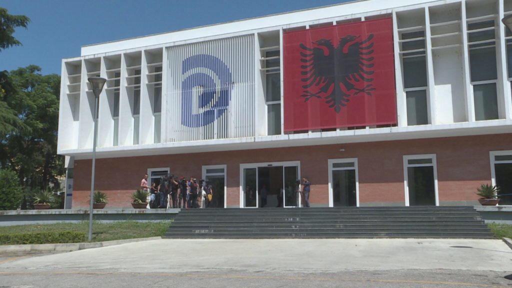 Nis beteja në rrugë kundër qeverisë, PD zhvillon sot një protestë të heshtur për… a1 4