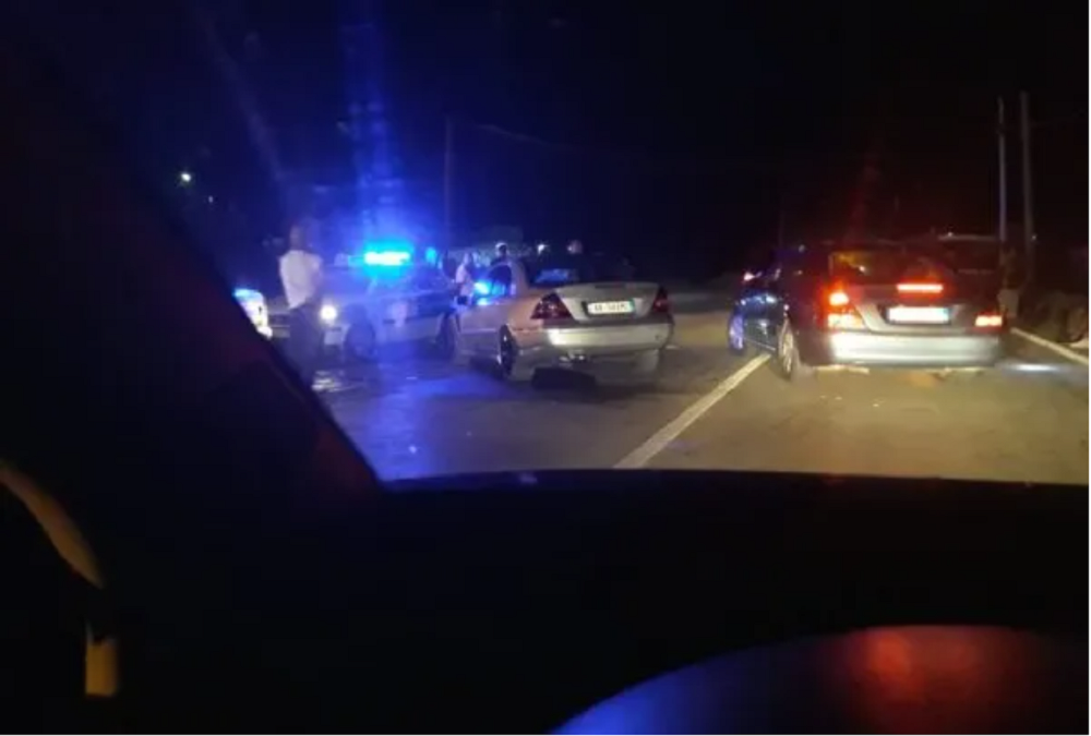 Aksident i trefishtë në Vlorë, makinat bëhen copash aksident 2