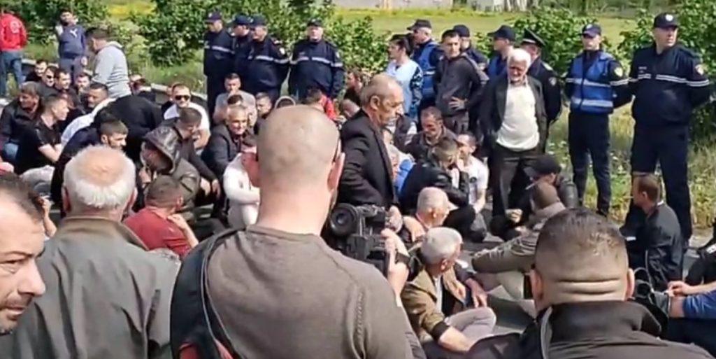 Banorët bllokojnë sërish rrethrrotullimin e aeroportit në shenjë proteste ndaj vendimit të ARRSH-së banoret protesta 1