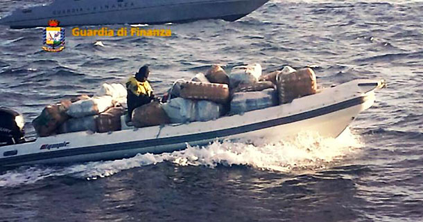 I penduari i drejtësisë italiane rrëfen skemën e trafikut të drogës: Një ministër shqiptar i korruptuar mbronte trafikantët carico droga in mare