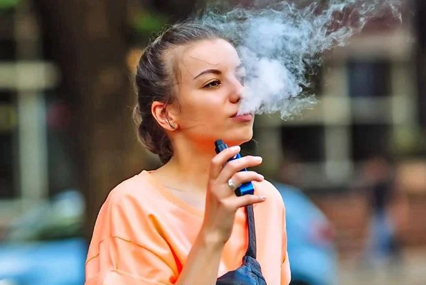 Si të dalloni nëse fëmija juaj po përdor cigare elektronike cigare elektronike